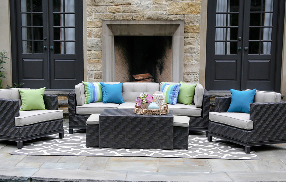outdoor-conversation-set-patio-furniture_aeou045